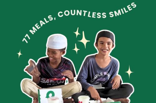 Students of Annur Quranic Centre receiving 77 Borenos meals