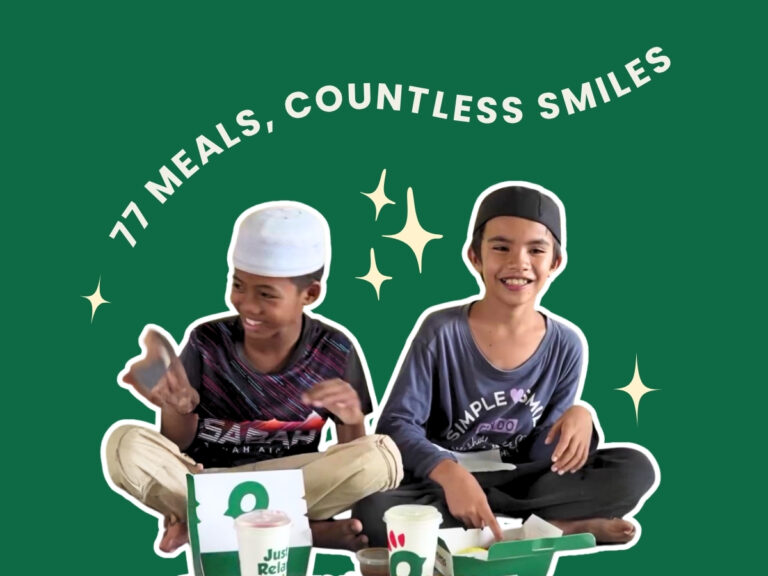 Students of Annur Quranic Centre receiving 77 Borenos meals