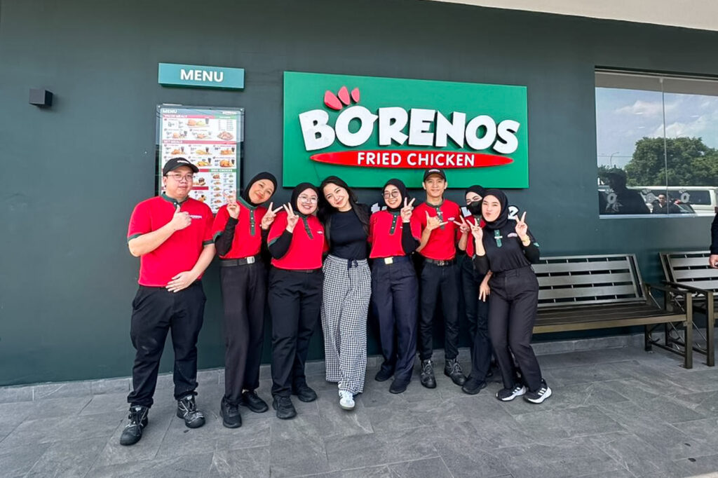 Indonesian Singer Bernadya at Borenos Penampang