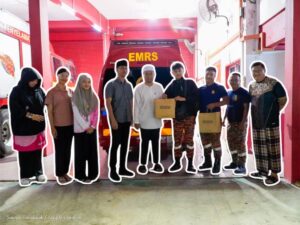 Azrul Bin Ibrahim leads Borenos meal distribution in Papar, Sabah