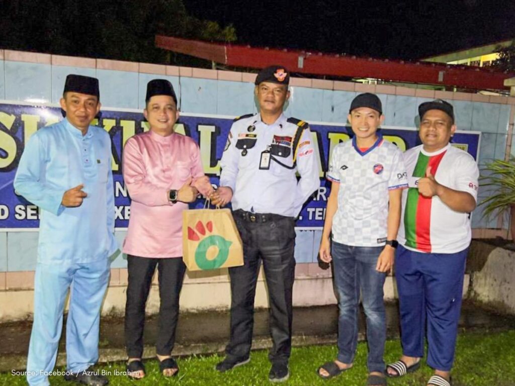 Azrul Bin Ibrahim leads Ramadan Borenos meal distribution in Papar, Sabah - security guard at Sekolah Rendah Kuala Papar